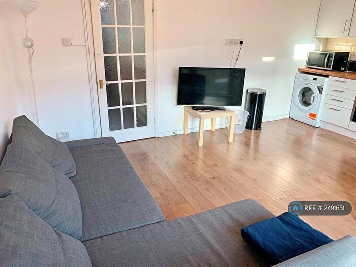 4 Bedroom Flat To Rent In James House, London, E1