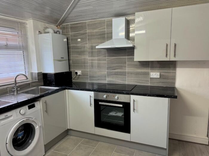 2 Bedroom Flat To Rent In Norbury Crescent, Norbury, London, SW16