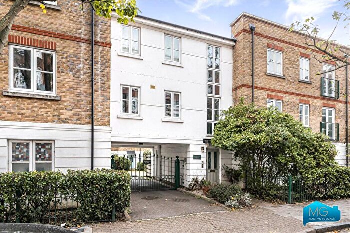 3 Bedroom Apartment To Rent In Litchfield House, Wedmore Street, Upper Holloway, N19