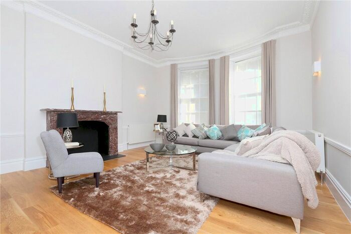 2 Bedroom Flat To Rent In Montagu Square, Marylebone, London, W1H