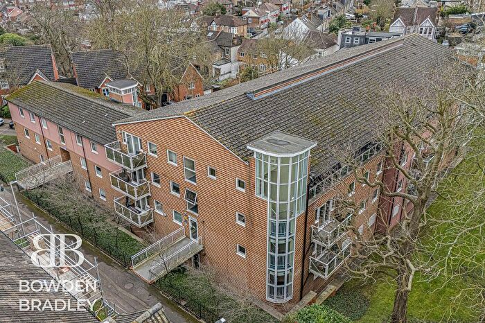 2 Bedroom Flat To Rent In Clementine Walk, Woodford Green, IG8