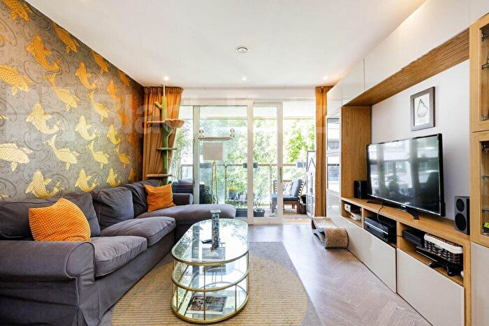 2 Bedroom Flat To Rent In Market Road, Islington, N7