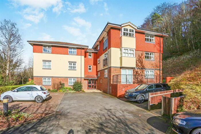 2 Bedroom Apartment For Sale In Hazel Way, Chipstead, Coulsdon, CR5