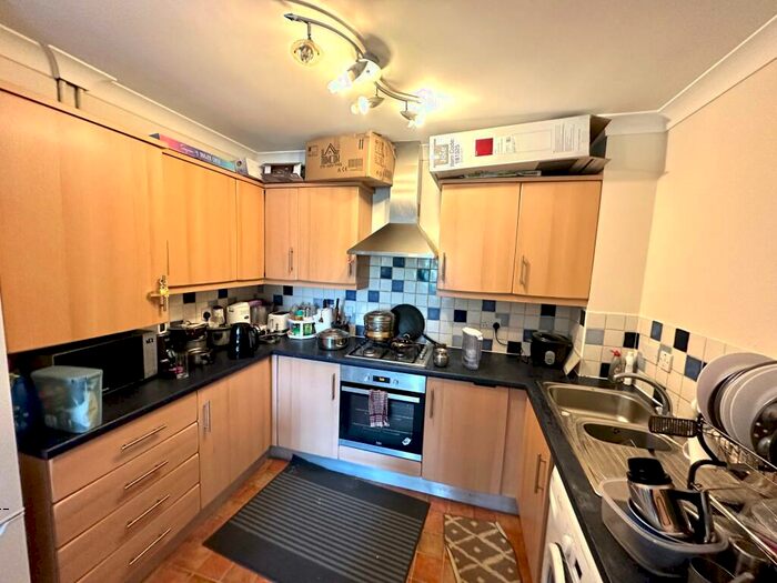 2 Bedroom Flat To Rent In Queens Court, St Margarets Square, Cambridge, CB1