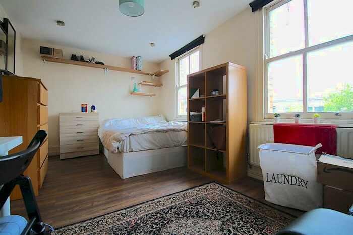 3 Bedroom Flat To Rent In Mile End Road, London, E1