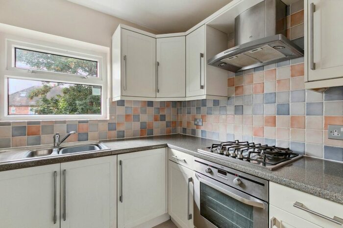 1 Bedroom Flat To Rent In Windsor Road, Richmond, Surrey, TW9