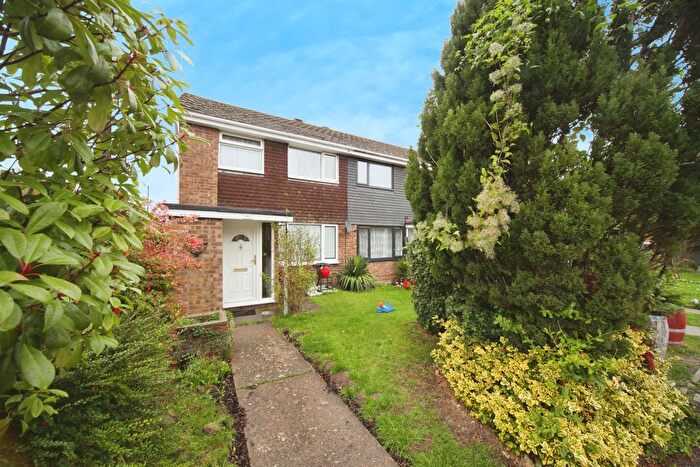 3 Bedroom End Terrace House For Sale In Suncote Avenue, Dunstable, LU6
