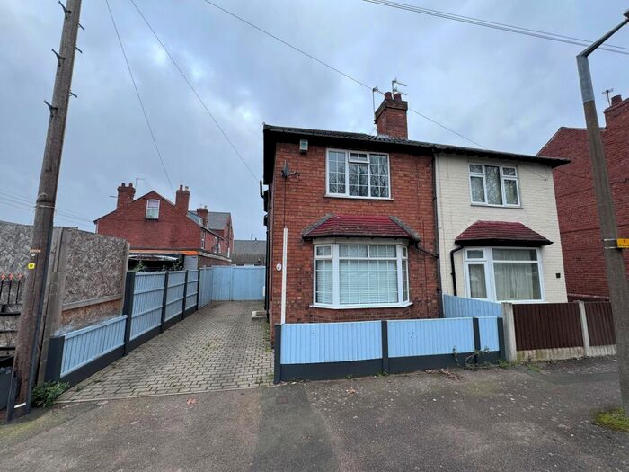 3 Bedroom Semi-Detached House To Rent In Hawthorne Grove, NG9