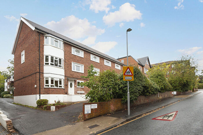2 Bedroom Apartment For Sale In South Bank, Surbiton, Surrey, KT6