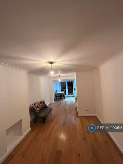 3 Bedroom Semi-Detached House To Rent In Crayford, Kent, DA1