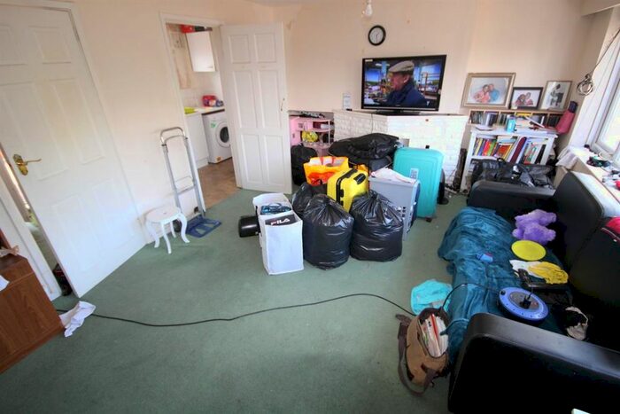 2 Bedroom Flat To Rent In High Street, Cheshunt, Waltham Cross, EN8