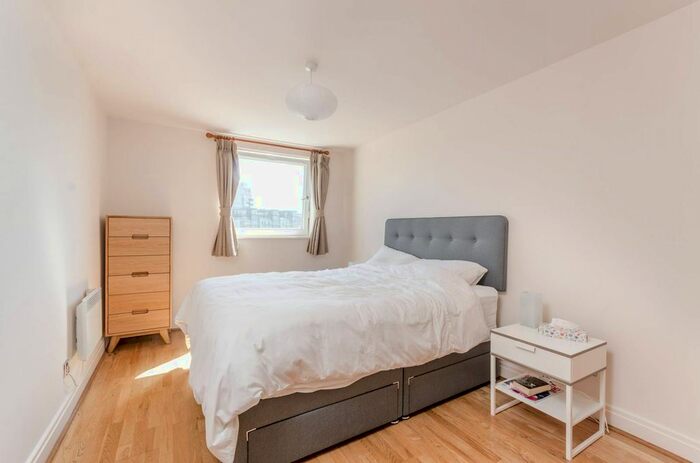 2 Bedroom Flat To Rent In Smugglers Way, Wandsworth, London, SW18