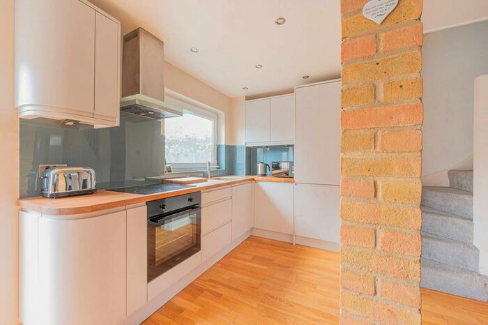 2 Bedroom Semi-Detached House To Rent In St Michaels Close, Beckton, London, E16