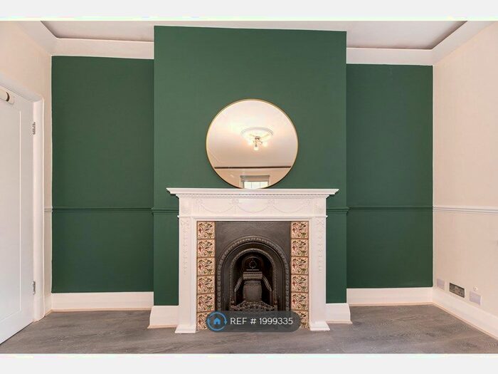 3 Bedroom Flat To Rent In The Mall, London, W5