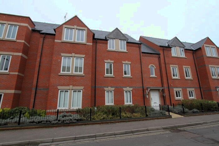 2 Bedroom Flat To Rent In Bridge Court, Causeway, Banbury, Oxon, OX16