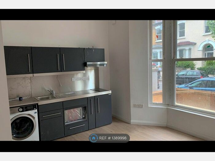 Studio To Rent In Goulton Road, London, E5
