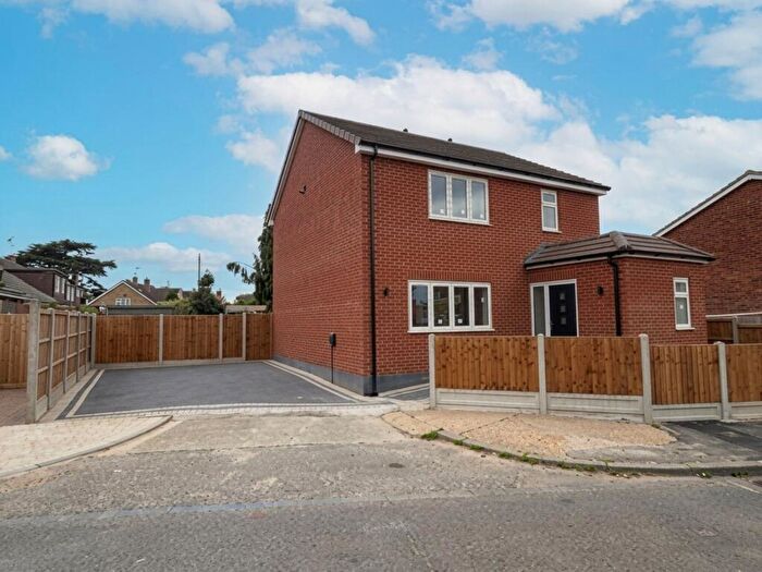 3 Bedroom Detached House For Sale In Rodings Avenue, Stanford-Le-Hope, SS17