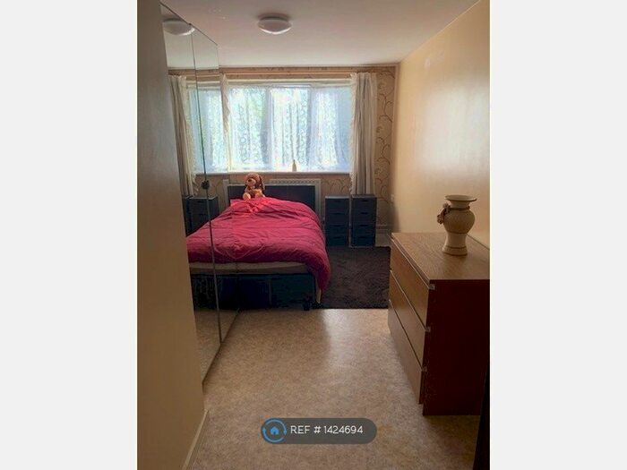 2 Bedroom Flat To Rent In Bullsmoor Way, Waltham Cross, EN8