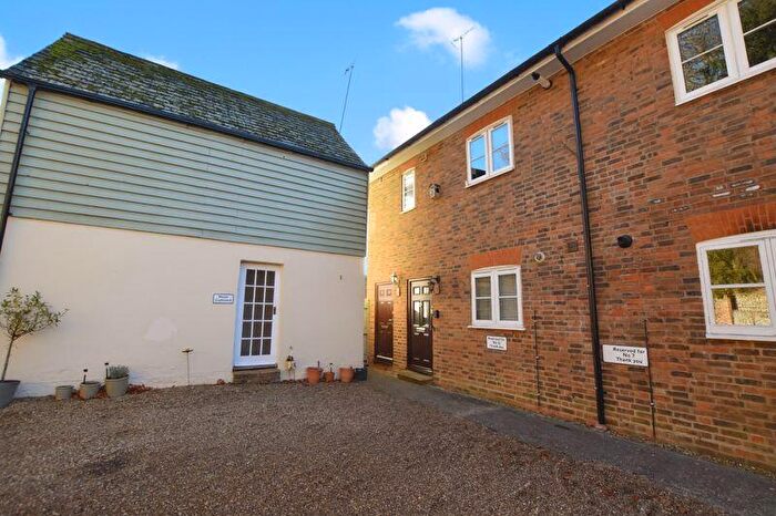 2 Bedroom Flat To Rent In Chestnut Place, Thurnham Lane, ME14