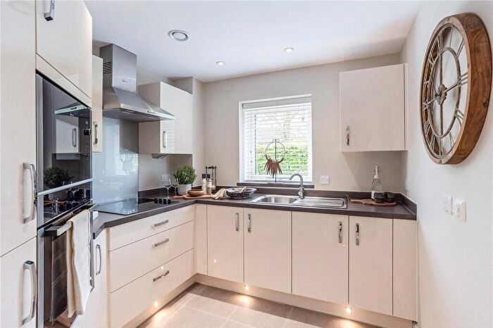2 Bedroom Flat For Sale In Reading Road, Henley-On-Thames, RG9