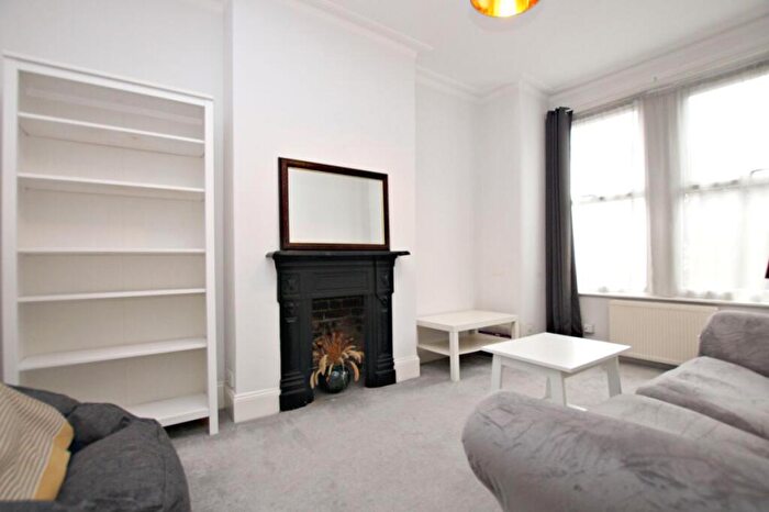 2 Bedroom Flat To Rent In Sandringham Road, Willesden, NW2