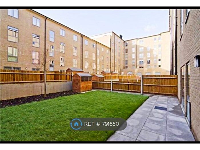 2 Bedroom Flat To Rent In Chris Pullen Way, London, N7