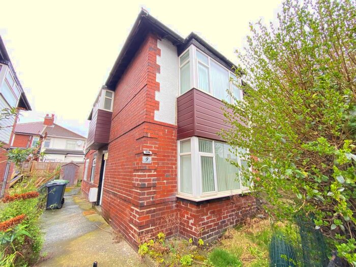 3 Bedroom Semi-Detached House To Rent In Bedroom House - Park Parade, Leeds, LS9