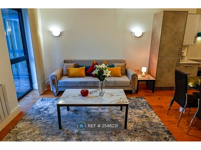 2 Bedroom Flat To Rent In Staines Road, Hounslow, TW4