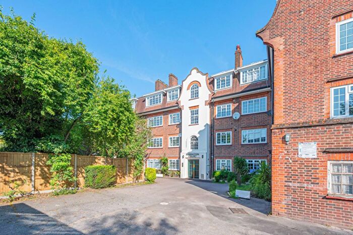 2 Bedroom Flat To Rent In Babington Road, Streatham, London, SW16