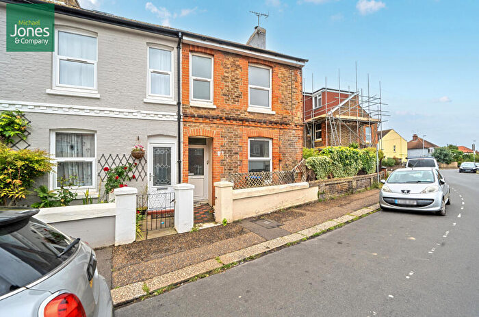 2 Bedroom End Of Terrace House To Rent In Meadow Road, Worthing, West Sussex, BN11