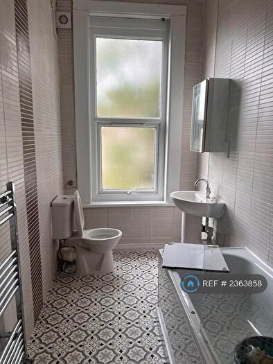 5 Bedroom Flat To Rent In Victoria Terrace, Leeds, LS3