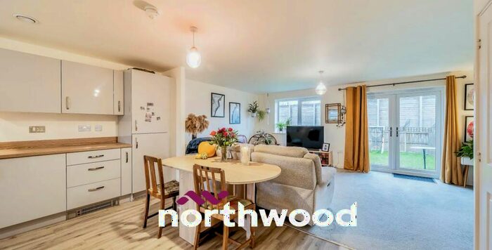 3 Bedroom Semi-Detached House To Rent In Parkhall Drive, Askern, Doncaster, DN6