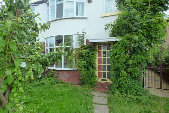 4 Bedroom Semi-Detached House To Rent In Mornington Crescent, Manchester, M14