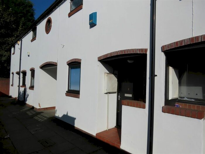 2 Bedroom Detached House To Rent In Pitsmoor Road, Sheffield, South Yorkshire, Uk, S3