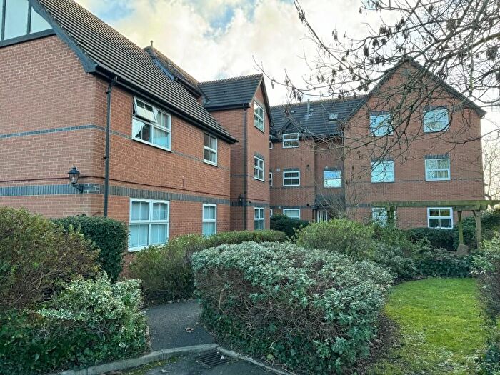 2 Bedroom Flat To Rent In Pettits Lane, Romford, Essex, RM1