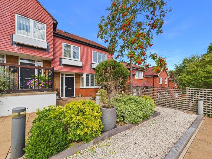4 Bedroom Semi-Detached House For Sale In Lawrences Close, Coulsdon, CR5