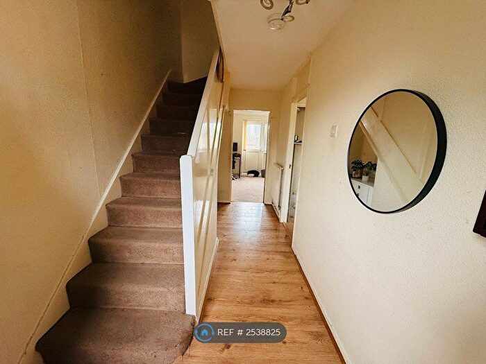 3 Bedroom Flat To Rent In St. John's Road, London, E16