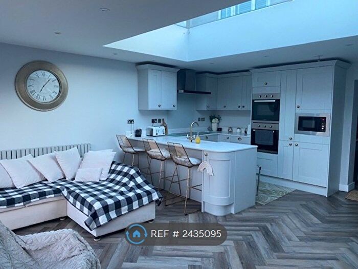 4 Bedroom Semi-Detached House To Rent In Herbert Road, Gillingham, ME8