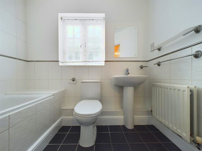 2 Bedroom Flat For Sale In Kipling Close, Warley, Brentwood, Essex, CM14