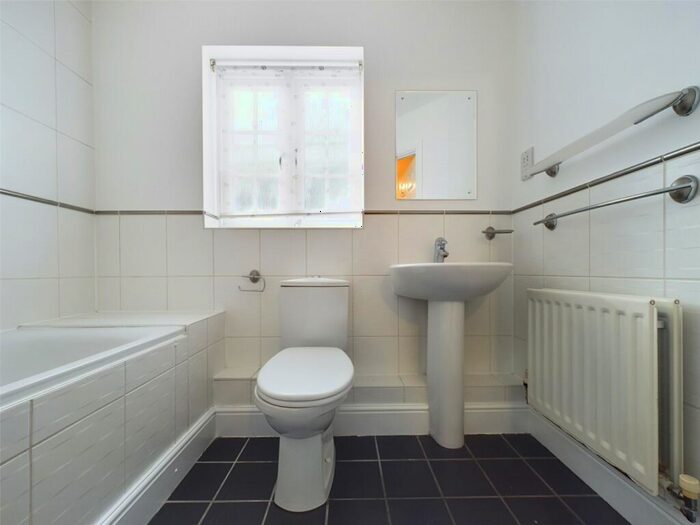 2 Bedroom Flat For Sale In Kipling Close, Warley, Brentwood, Essex, CM14