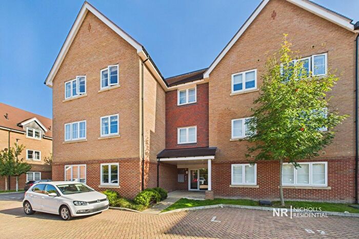 1 Bedroom Flat For Sale In Ceres Crescent, Epsom, Surrey., KT17