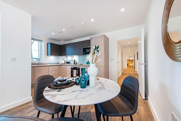 2 Bedroom Flat To Rent In Bed, Rd Floor, Capri, Valentines House In Beam Park, RM13