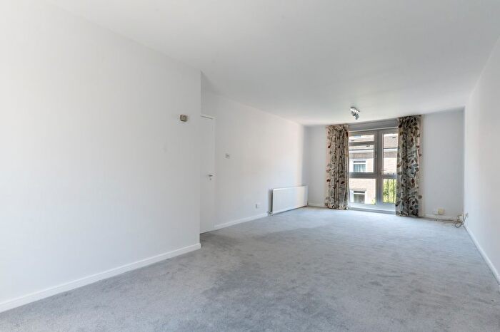 2 Bedroom Flat To Rent In Chester Close South, London, NW1