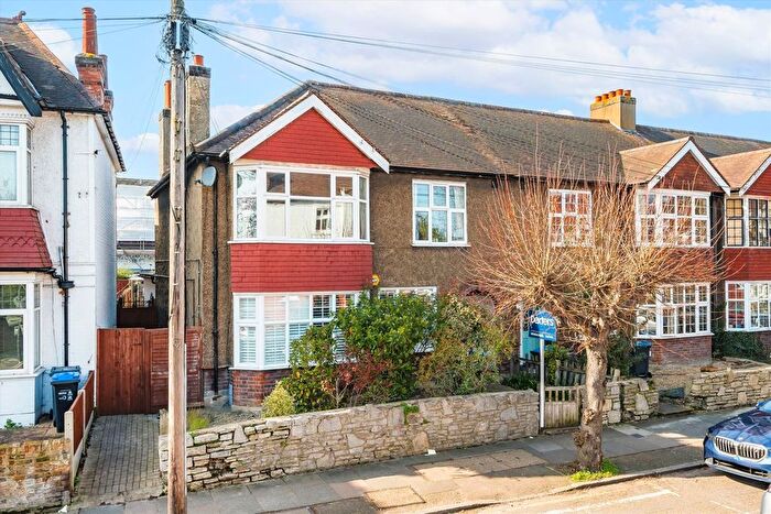 3 Bedroom Maisonette For Sale In Cannon Hill Lane, Wimbledon, SW20