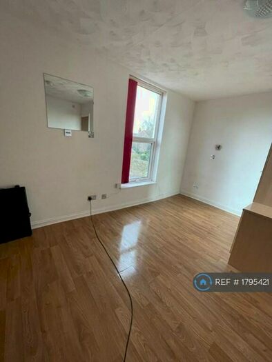 Studio To Rent In Birch Polygon, Manchester, M14