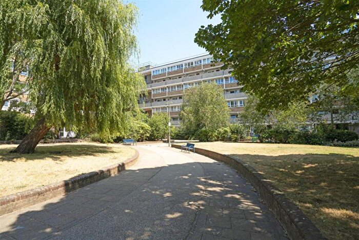 4 Bedroom Flat For Sale In Badric Court, Yelverton Road, London, SW11