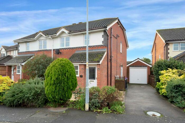 3 Bedroom Semi-Detached House To Rent In Wakes Close, Bourne, PE10