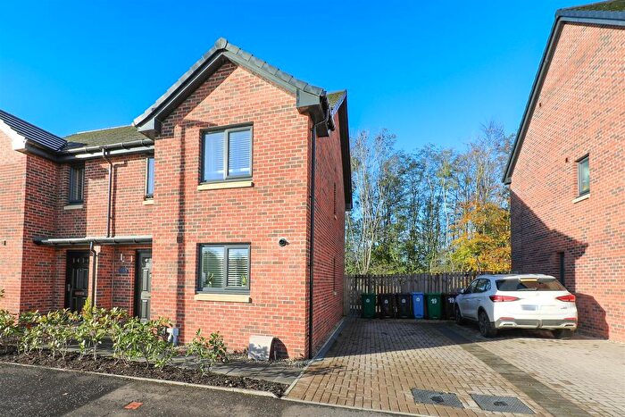 3 Bedroom Semi-detached House For Sale In Lawder Gardens, Glenrothes, KY7
