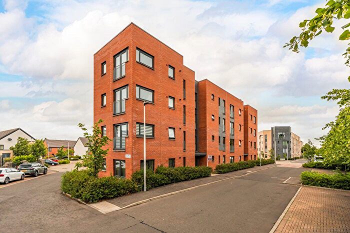 3 Bedroom Flat For Sale In A/ Niddrie Mains Road, Edinburgh, EH16
