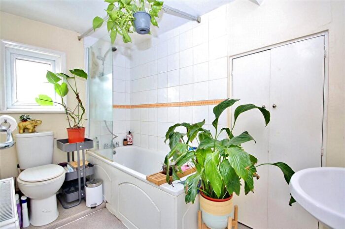 1 Bedroom Apartment To Rent In York Road, Woking, Surrey, GU22